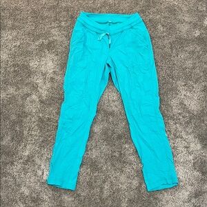 EC Lululemon Beyond the Studio Cropped Pants - Kelly Green - Size 6